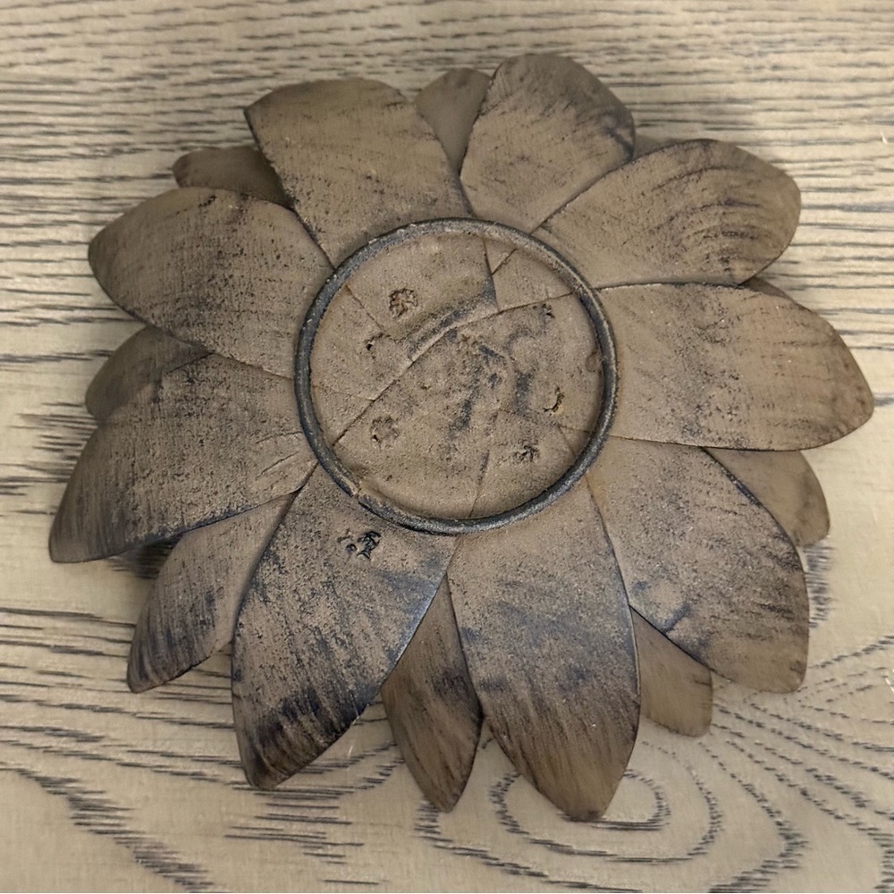 Rustic Metal Flower Decor Lotus Candle Holder - Picture 4 of 7